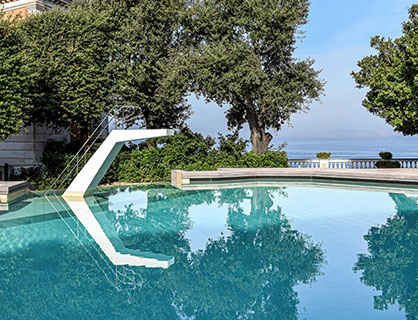 Il design hotel ospita una piscina progettata da Gio Ponti.