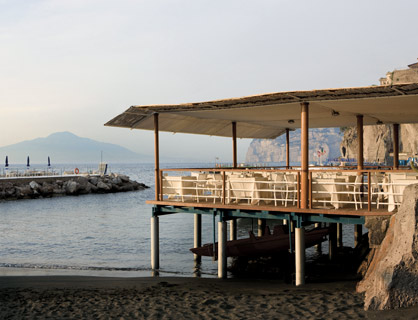 Il ristorante sul mare dell'hotel 5 stelle di Sorrento.
