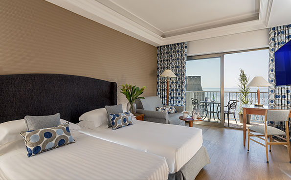 The Superior sea view rooms overlook the bay and the long pedestrian promenade.
