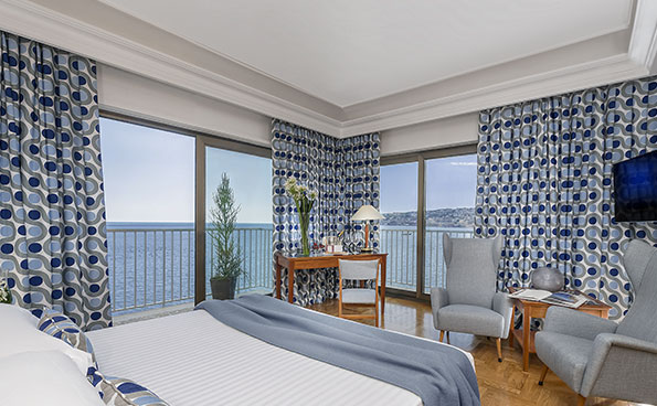 The Junior Suite is a large room with a sea view.
